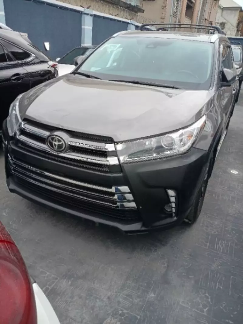 Toyota Highlander   - 2017