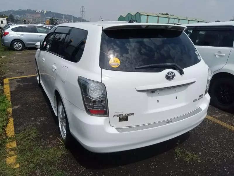 Toyota Fielder    - 2012