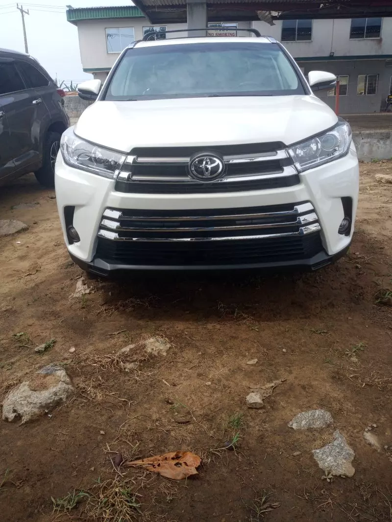 Toyota Highlander   - 2016