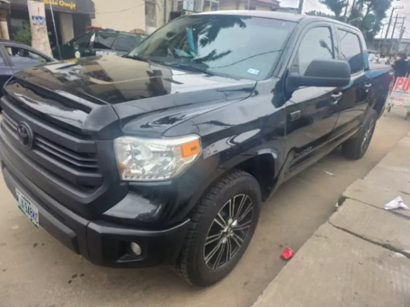 Toyota Tundra   - 2015