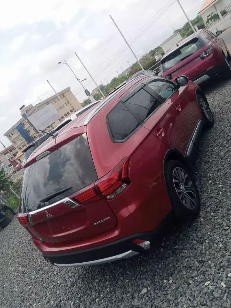 Mitsubishi OUTLANDER   - 2016