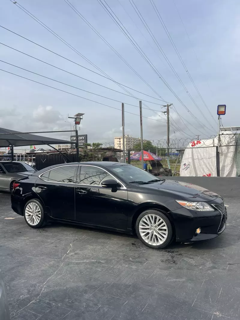 Lexus ES   - 2013
