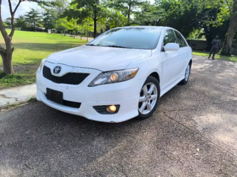 Toyota camry   - 2010