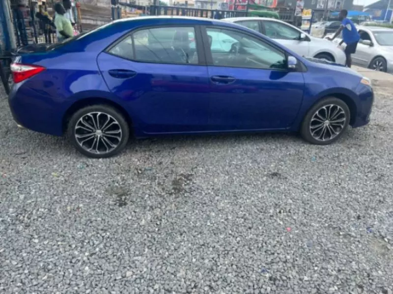 Toyota Corolla   - 2013