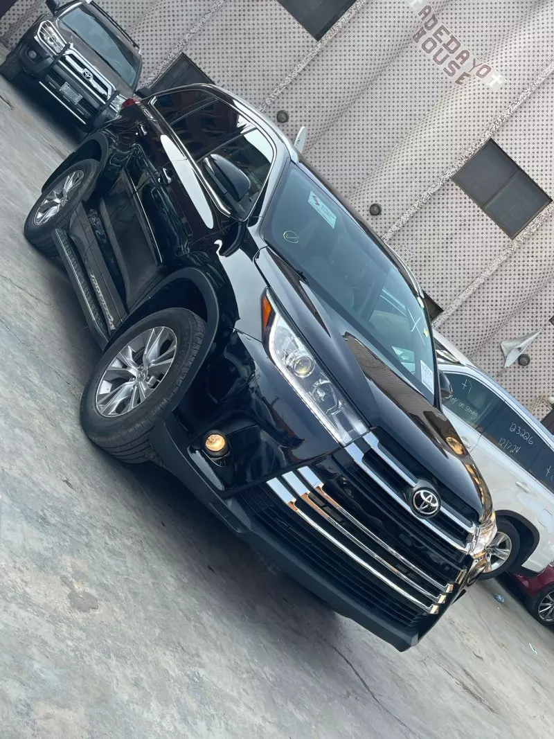 Toyota Highlander   - 2015
