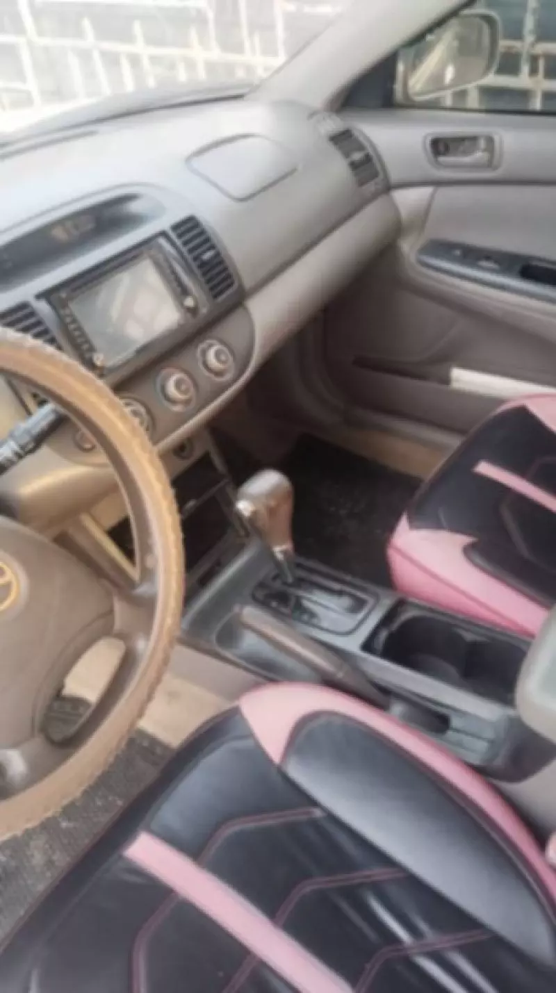 Toyota Camry   - 2005