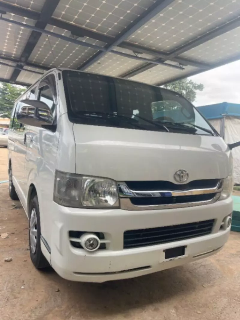 Toyota Hiace   - 2015