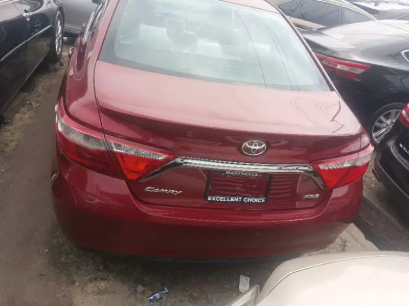 Toyota camry   - 2016