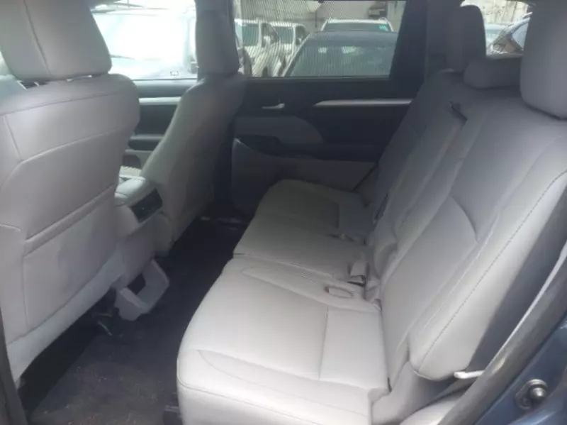 Toyota Highlander   - 2017