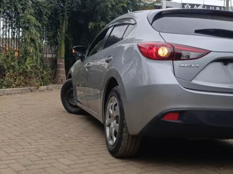 Mazda Axela    - 2016