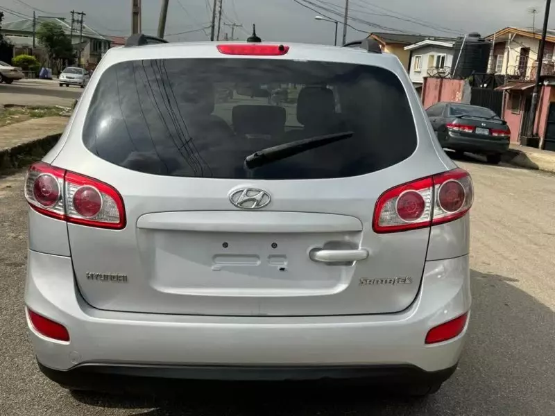 Hyundai Santa Fe   - 2010
