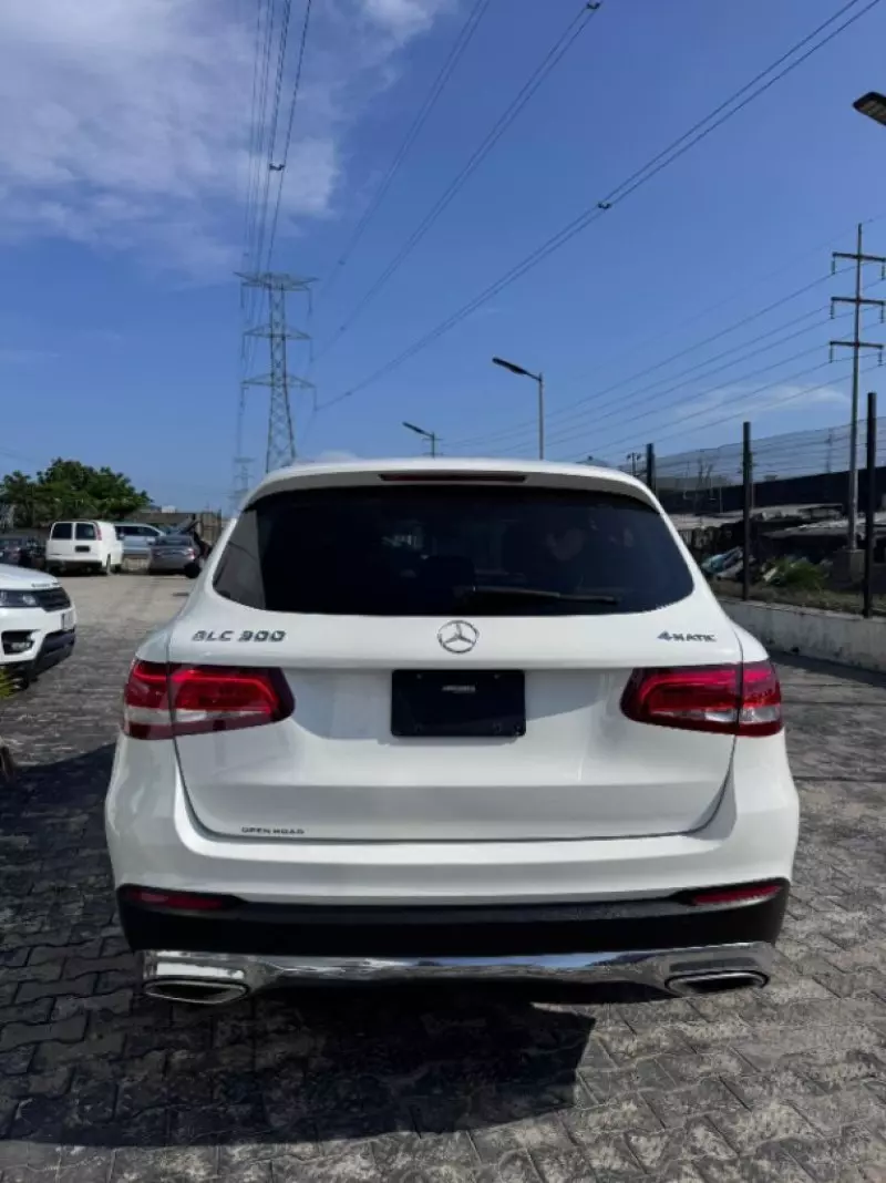 Mercedes-Benz GLC 300   - 2016