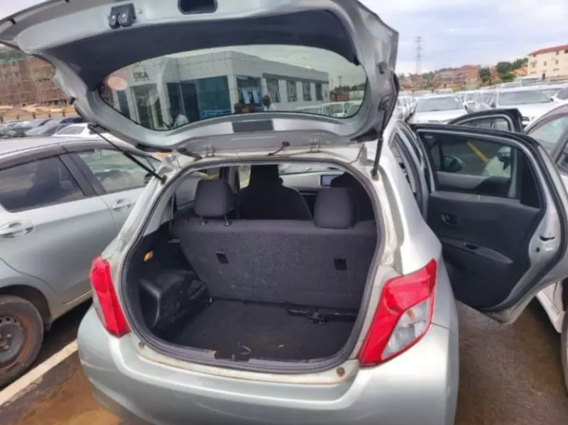 Toyota Vitz   - 2011