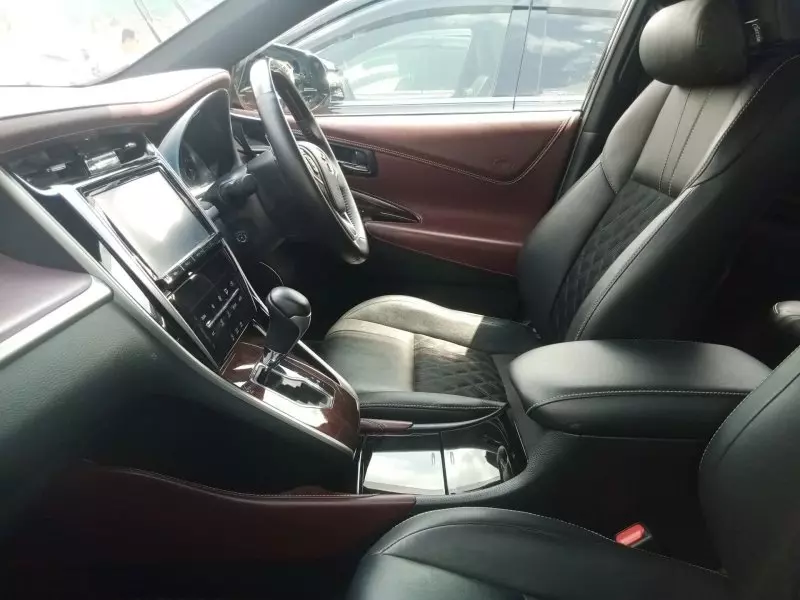 Toyota Harrier   - 2016