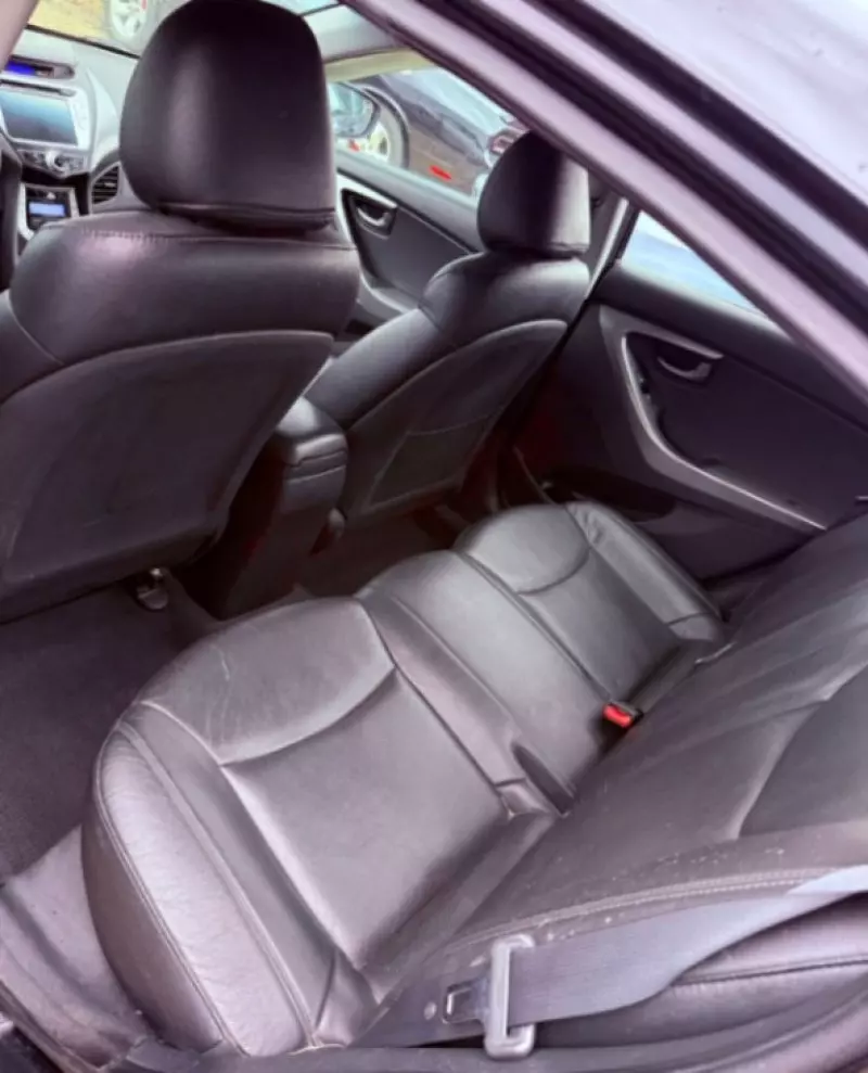 Hyundai Elantra   - 2011