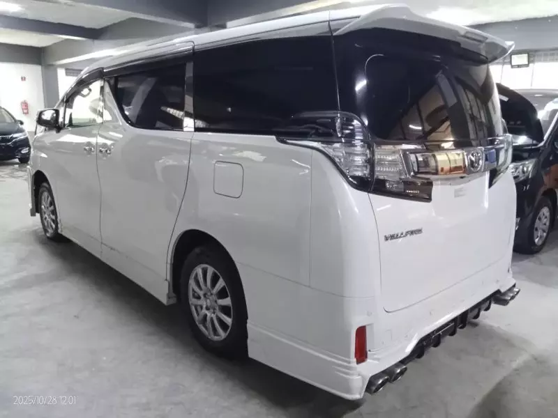 Toyota Vellfire    - 2017