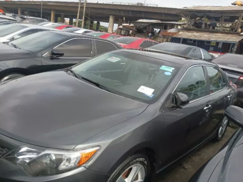 Toyota camry   - 2012