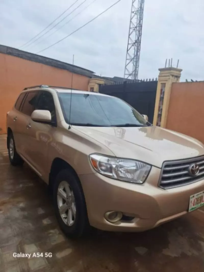 Toyota Highlander   - 2010