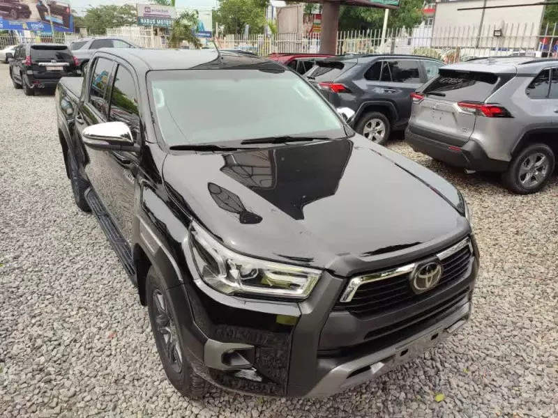 Toyota Hilux   - 2020