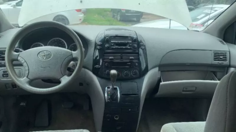 Toyota Sienna   - 2006