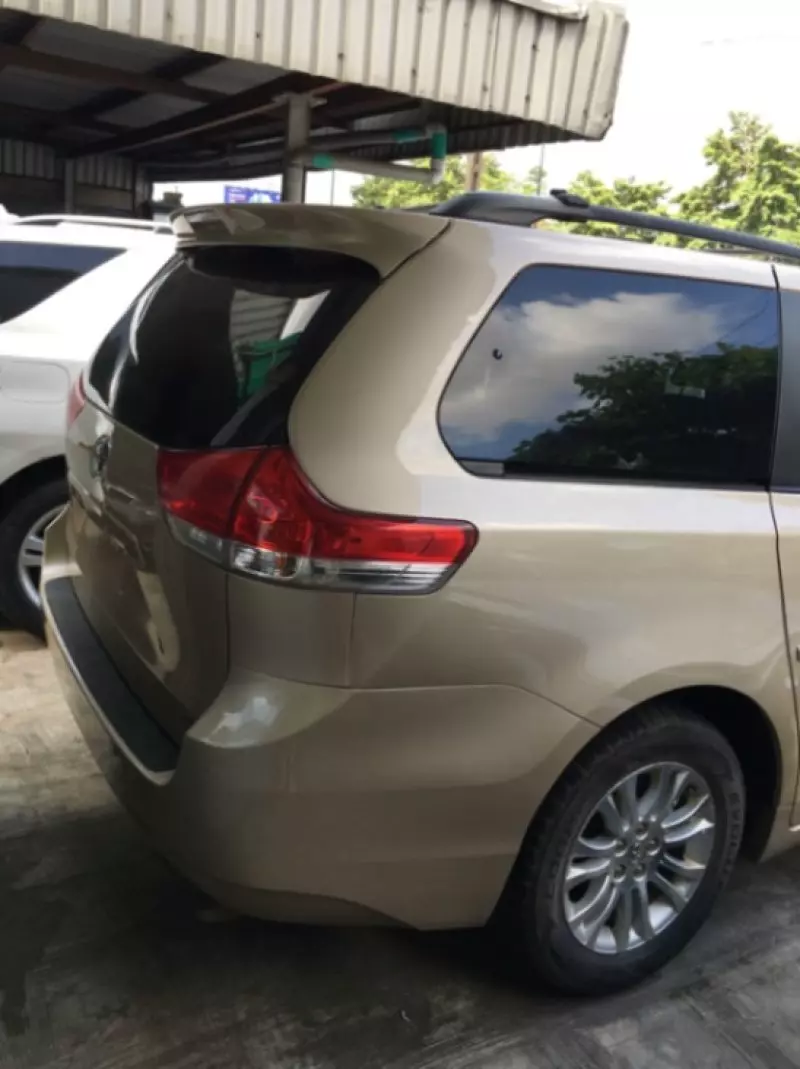 Toyota Sienna   - 2013