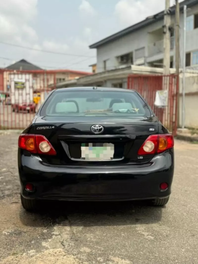 Toyota Corolla   - 2010