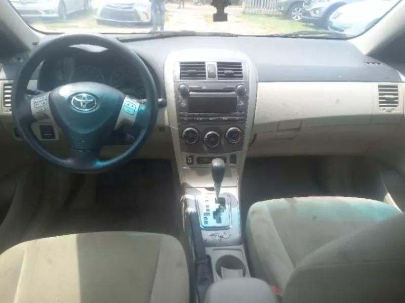 Toyota Corolla   - 2012