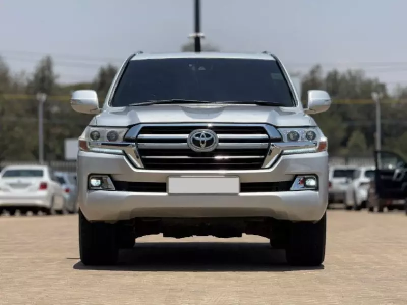 Toyota Land Cruiser V8   - 2012