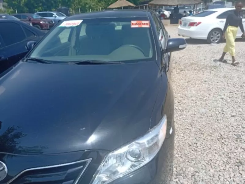 Toyota Camry   - 2011