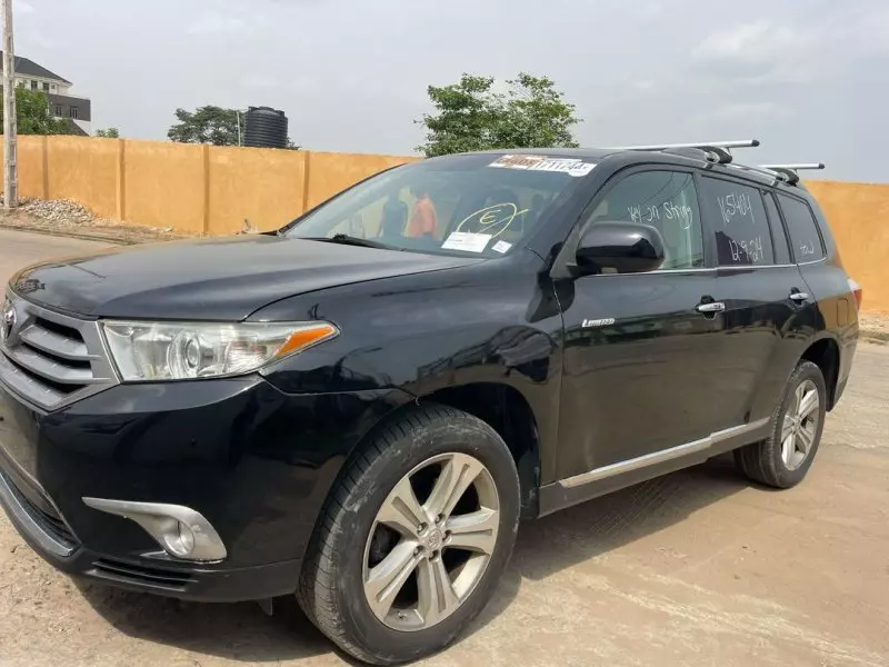 Toyota Highlander   - 2012