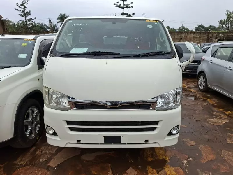 Toyota Hiace   - 2012