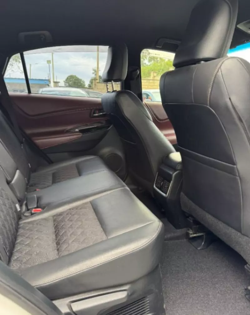 Toyota Harrier   - 2020