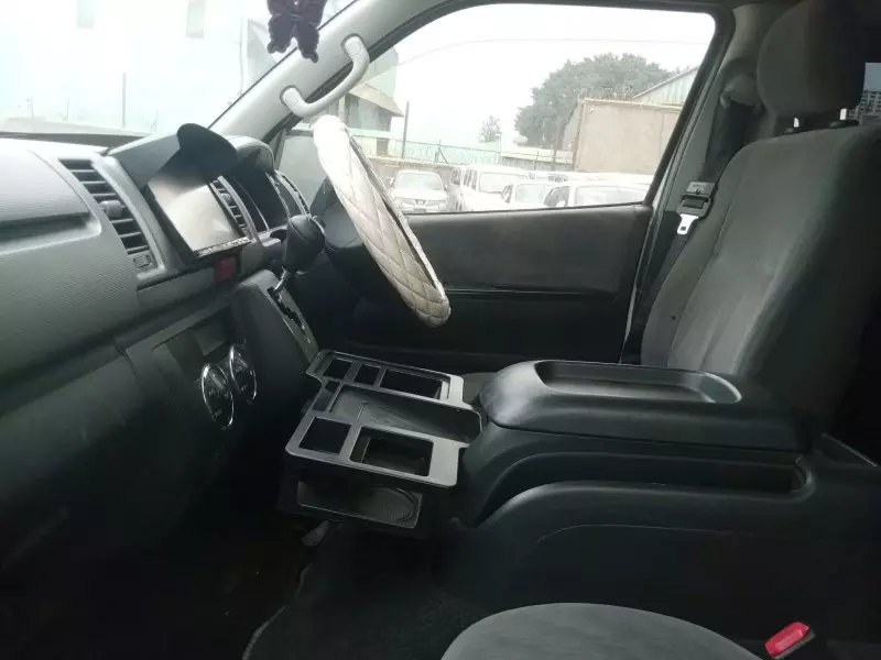 Toyota Hiace   - 2012