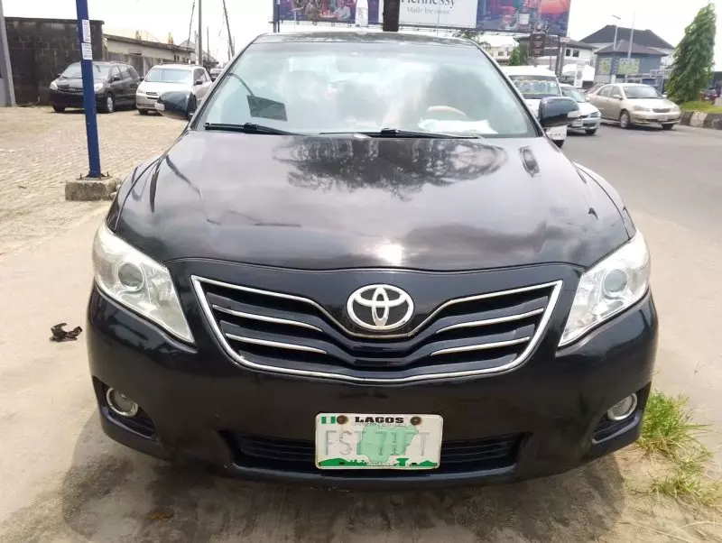 Toyota Camry   - 2010