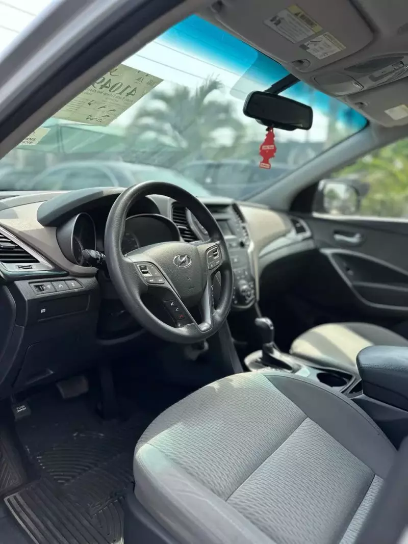 Hyundai Santa Fe   - 2016