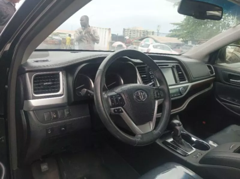 Toyota Highlander   - 2015