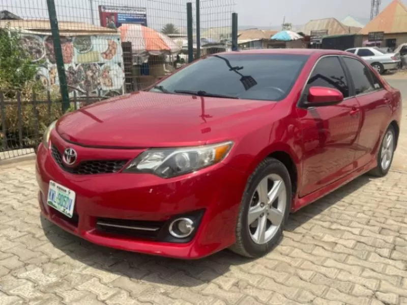 Toyota Camry   - 2013