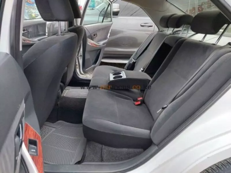 Toyota Premio    - 2011