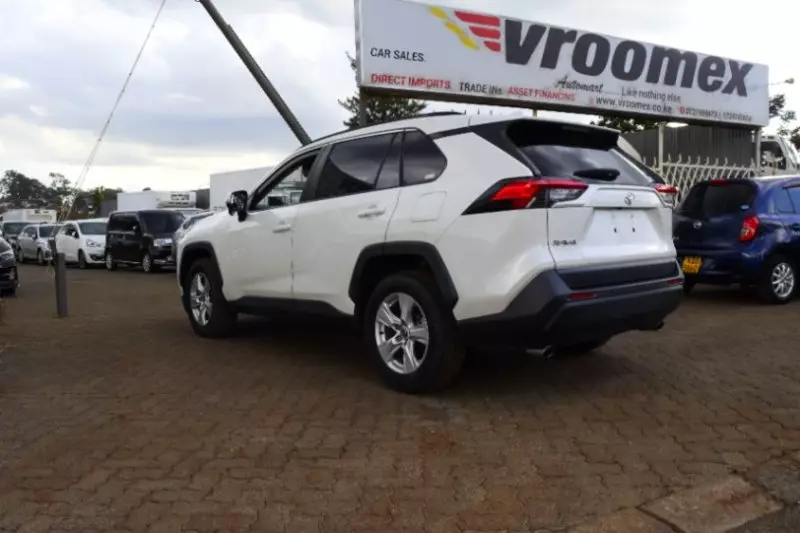 Toyota RAV 4   - 2019