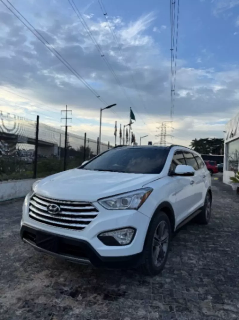 Hyundai Santa Fe   - 2014