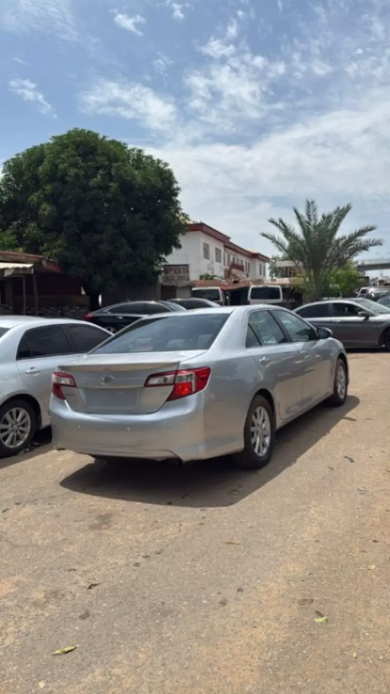 Toyota Camry   - 2012