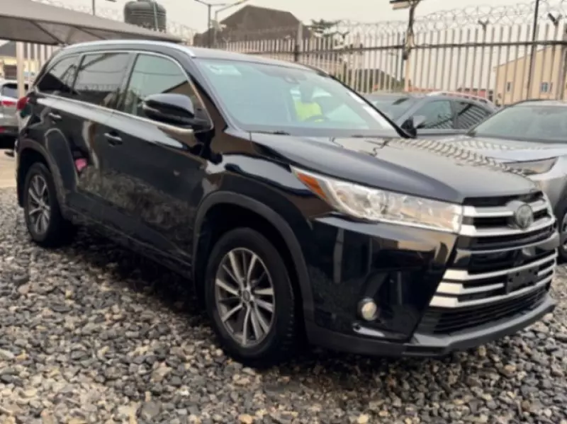 Toyota Highlander   - 2017