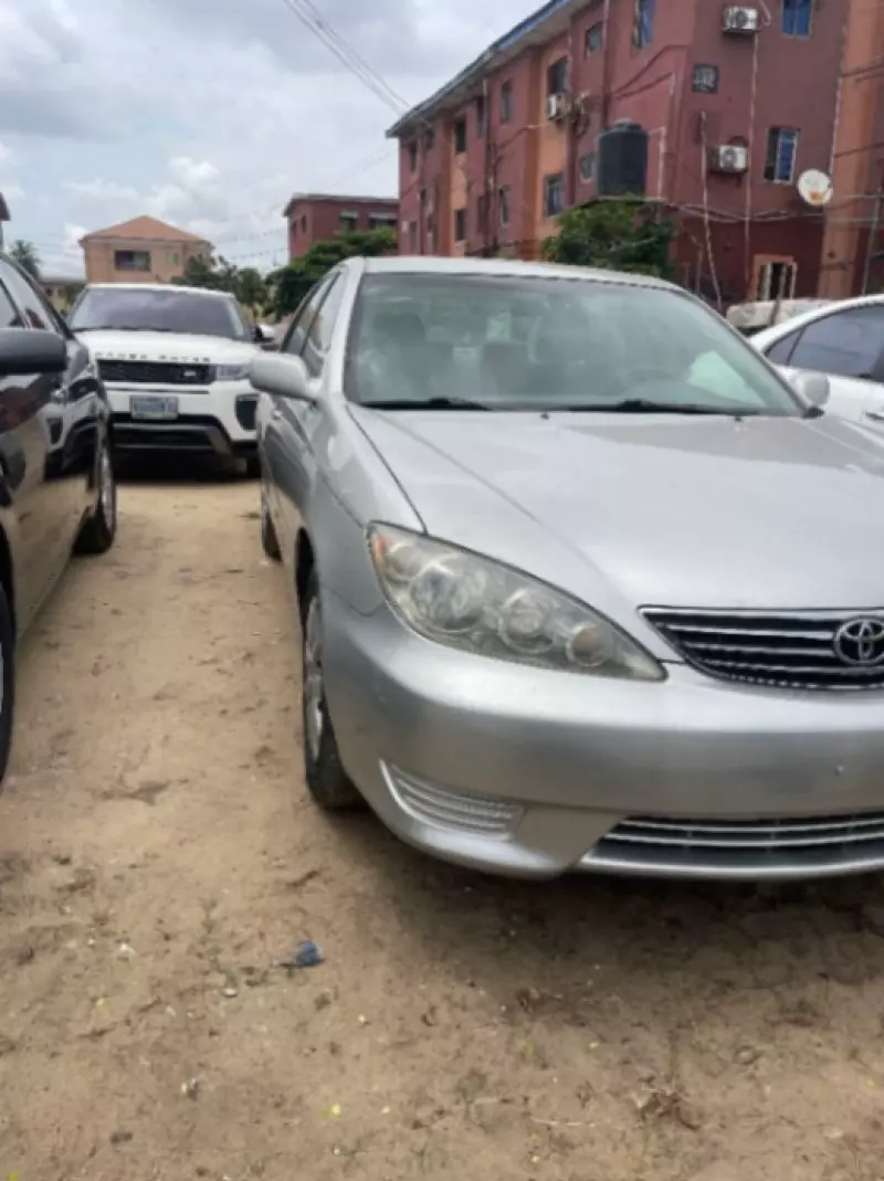 Toyota Camry   - 2005