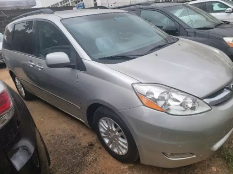 Toyota Sienna   - 2007