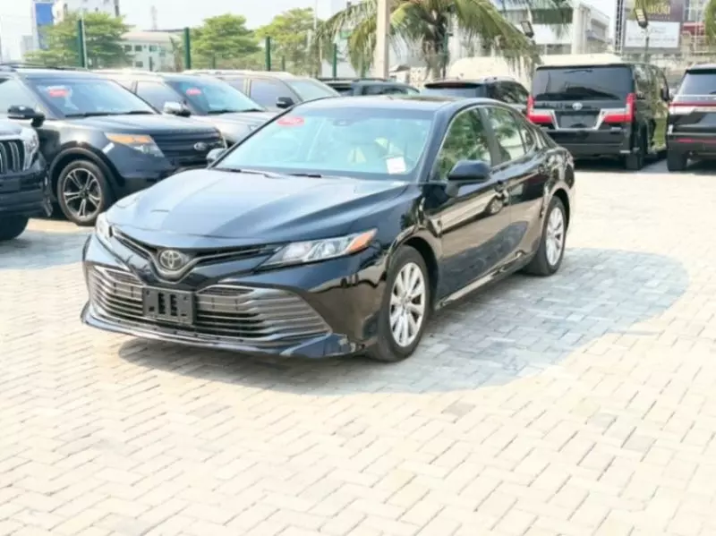 Toyota Camry - 2018
