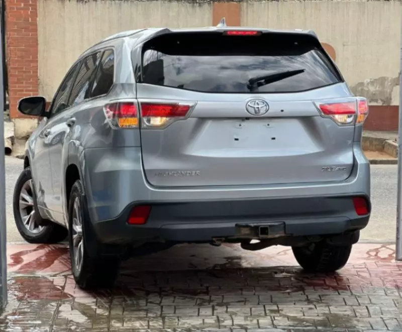 Toyota Highlander   - 2015