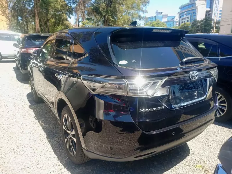 Toyota Harrier   - 2016