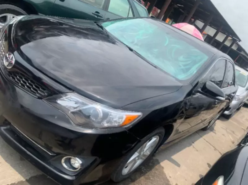 Toyota Camry   - 2013
