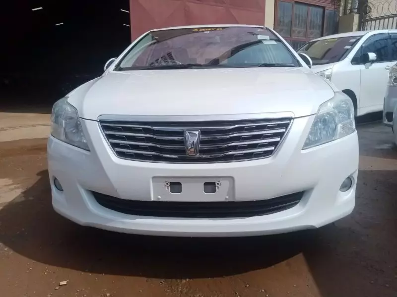 Toyota Premio    - 2010