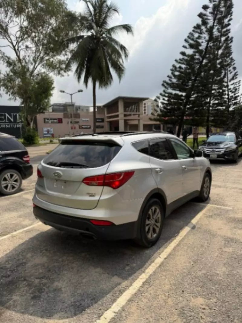 Hyundai Santa Fe - 2015